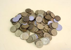Monete con errori: LOTE DE 100 MONEDAS, EN SU GRAN MAYORÍA PESETAS, CON PEQUEÑOS ERRORES